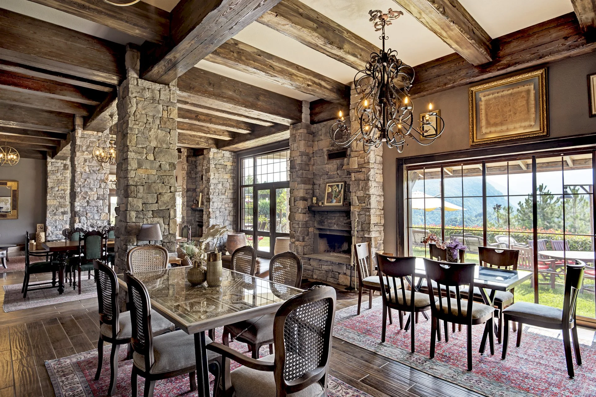 Restoran dış mekan taş duvarı