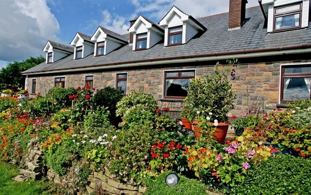 Hafif yapısı ve zengin renk seçeneğiyle modern kültür taşları. Dekoratif kültür taşı dış cephe kaplama modelleri