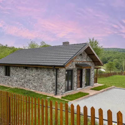 Dekoratif Tas Rocky Mountain Dış Cephe Uygulamaları