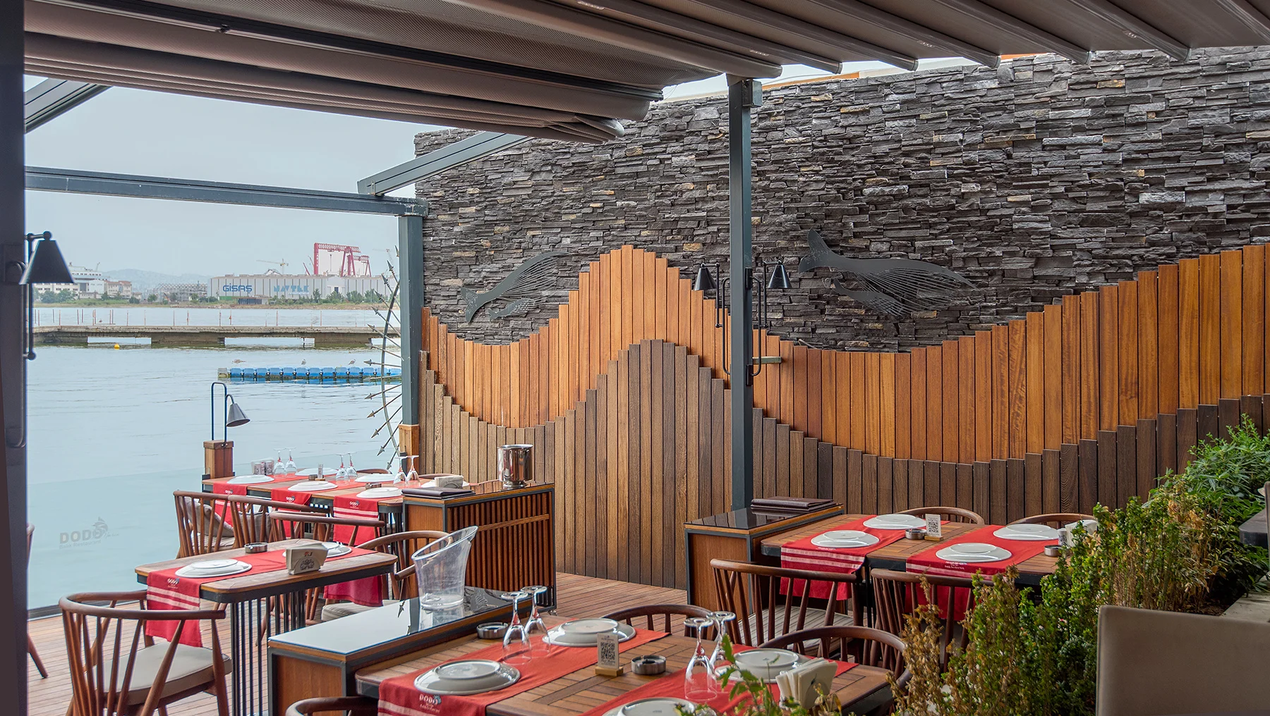 Arcadia Kara Elmas restoran duvar kaplama