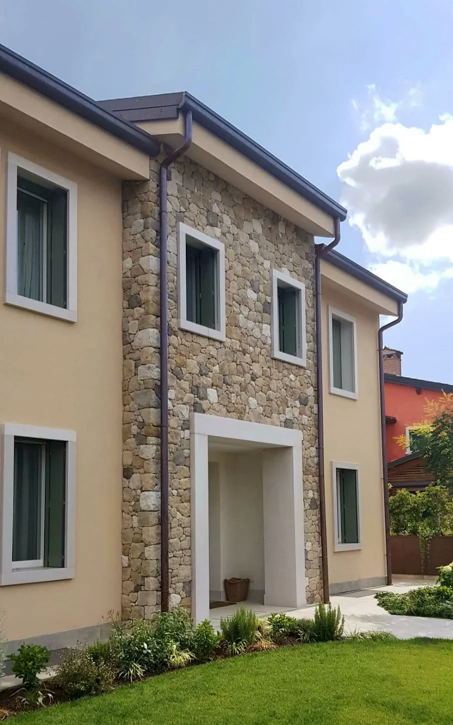 Atlas modeli villa duvarı uygulaması