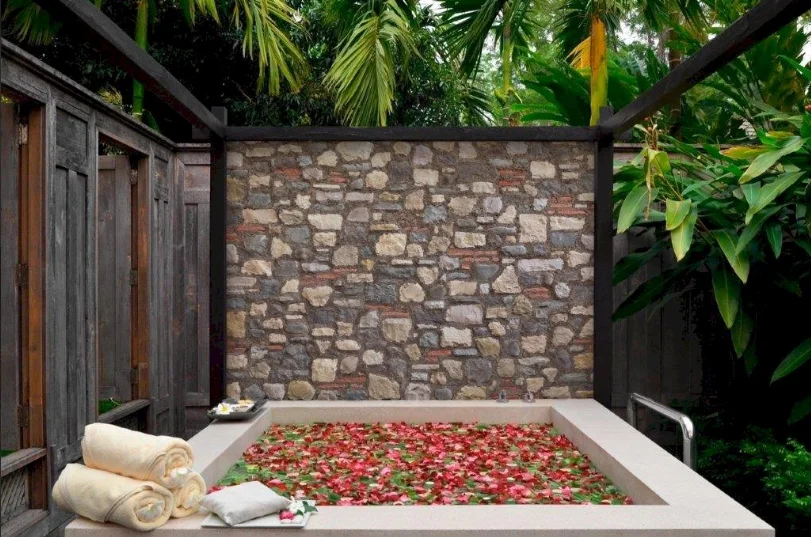 Farm krem kültür taşı ile kaplanmış dış mekân bahçe duvarı