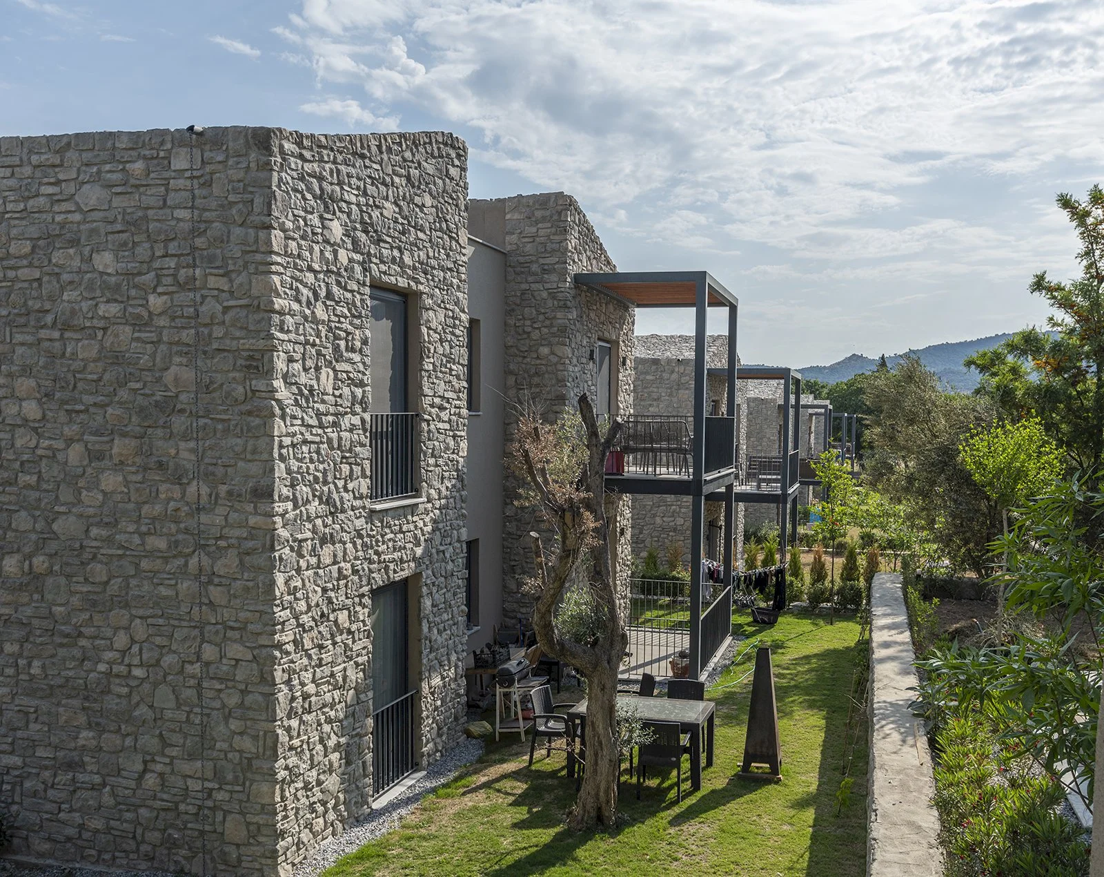 Rupe Zeytin rengi villa duvarı dekoratif taş uygulaması