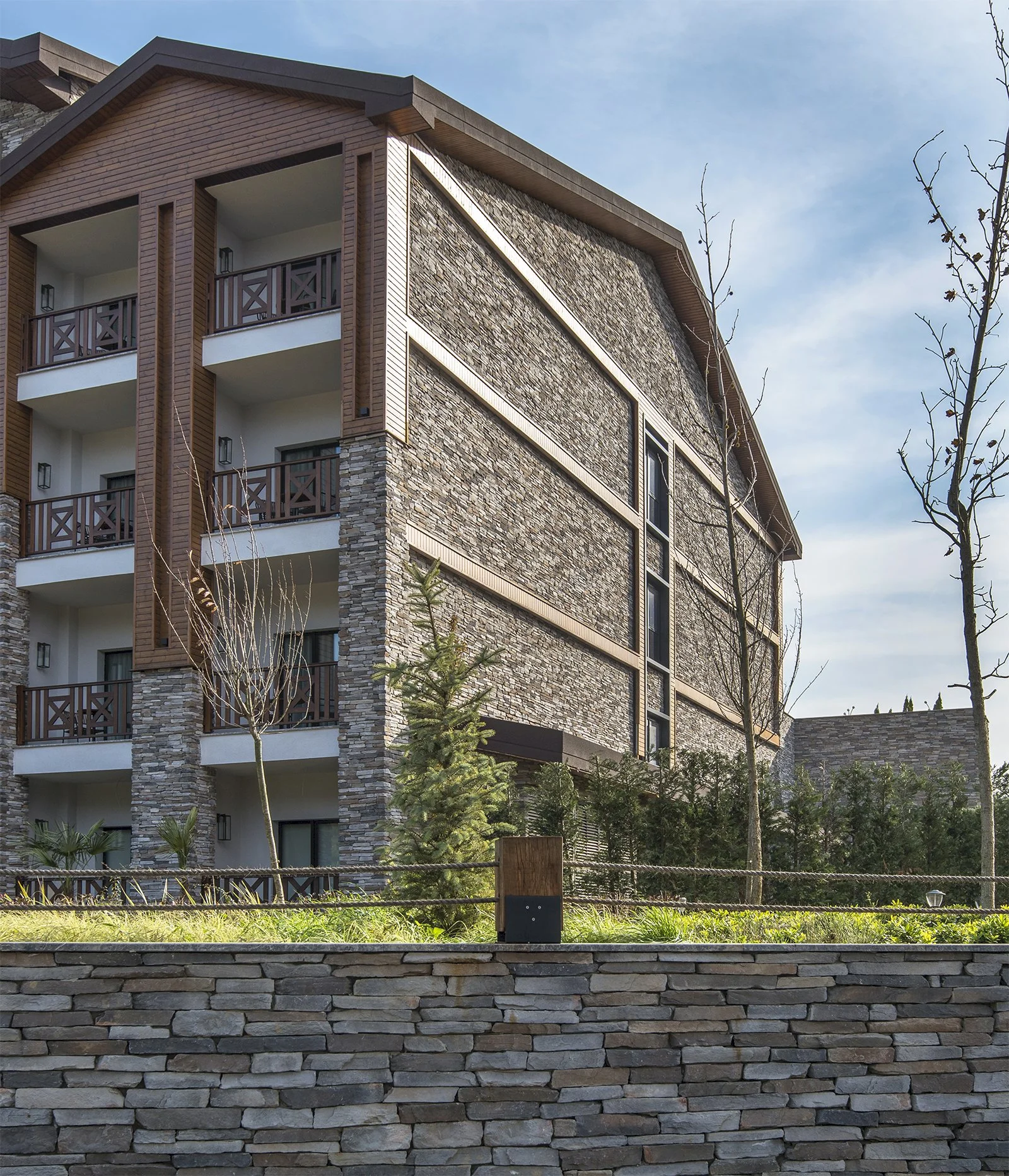 Sierra Ash Coffee ve Anthracite tonlarında dış mekân taş kaplama