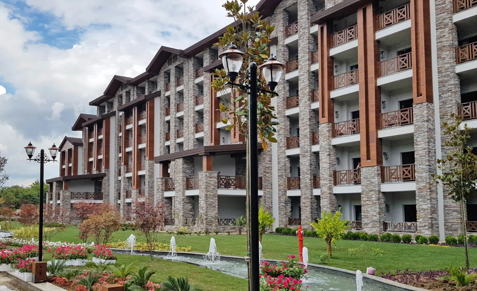 Sierra otel duvarı dekoratif taş kaplama uygulaması