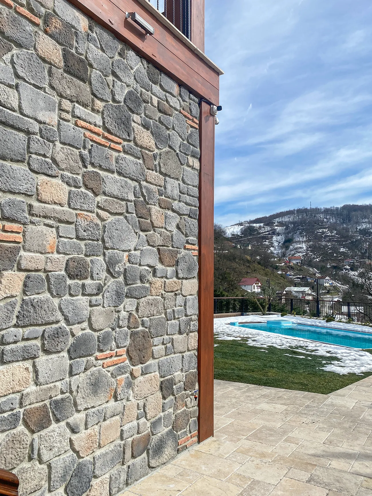 Troy Ash kültür taşı modern dış cephe uygulaması