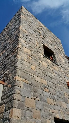 Tudor dış mekân kültür taşı