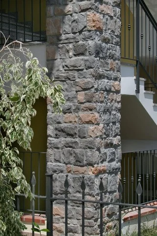 Tudor Kum Kahve kolon köşe taşı kaplama