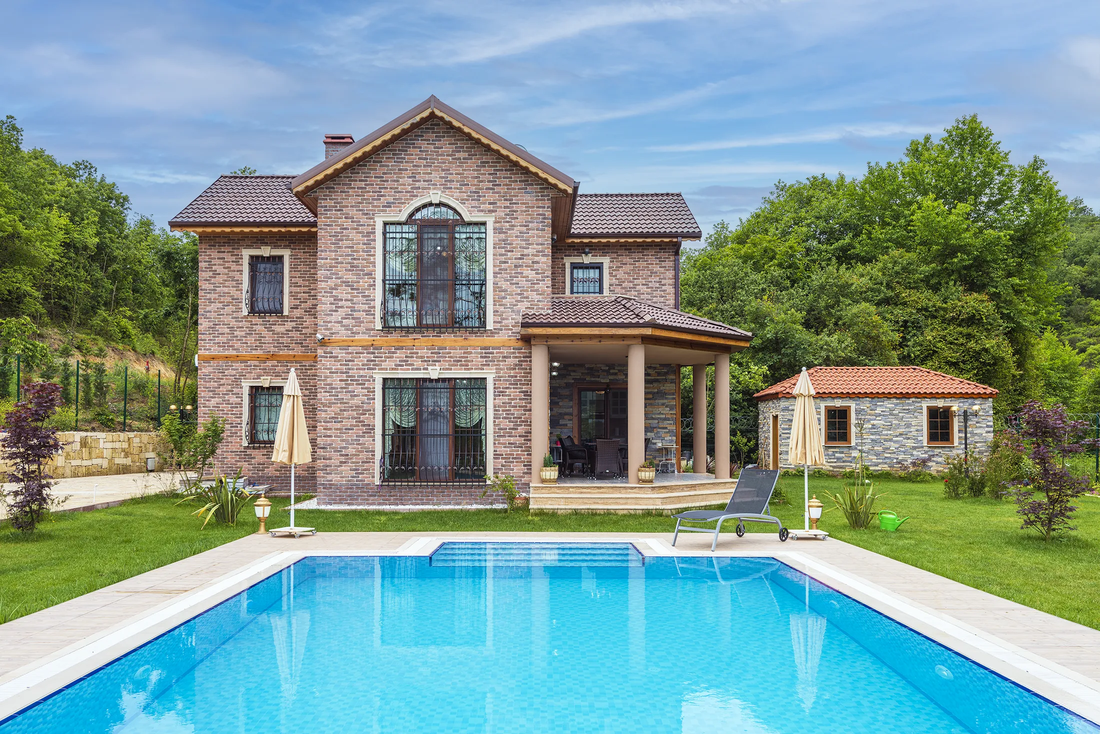 Barok kültür tuğlası villa cephesi örneği
