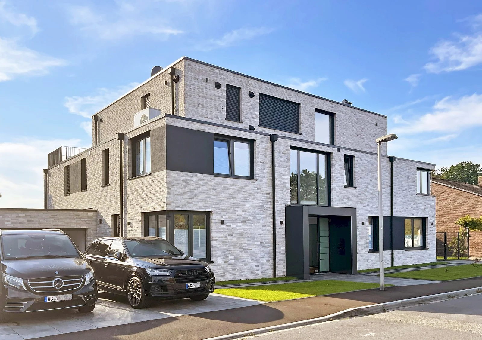 Loft kültür tuğlası villa cephesi örneği