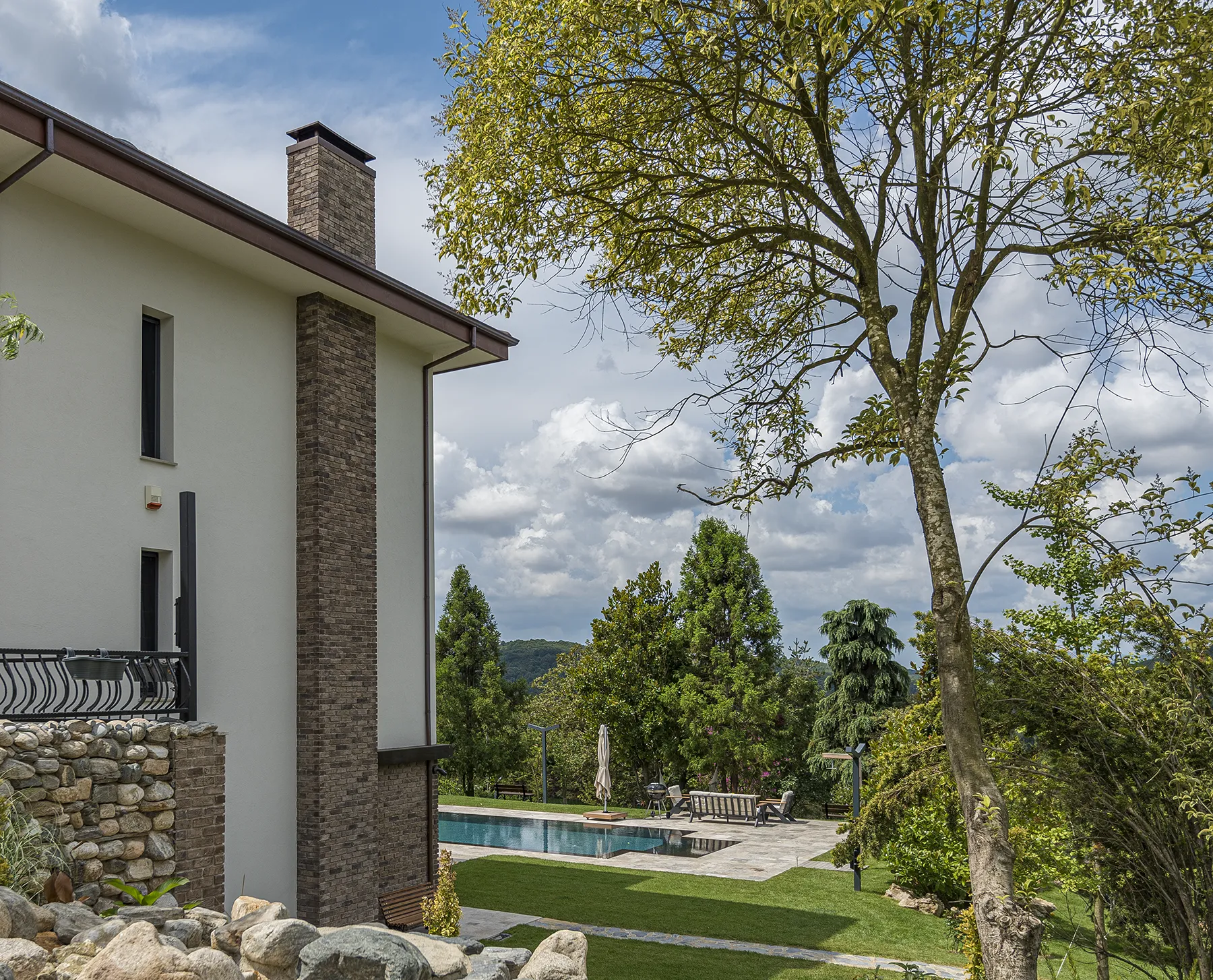 Loft kültür tuğlası villa cephesi örneği