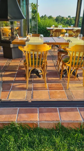 Isola 20 Yer Taşı döşenmiş kafe bahçesi zemini